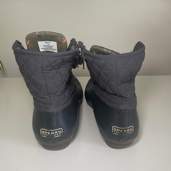 Sperry rain boots in size 9. Grey/blue color - Picture 4 of 4